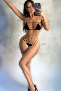 Floria La puttana escort Floria ha un fisico da urlo e fa sesso con le coppie a Berlino